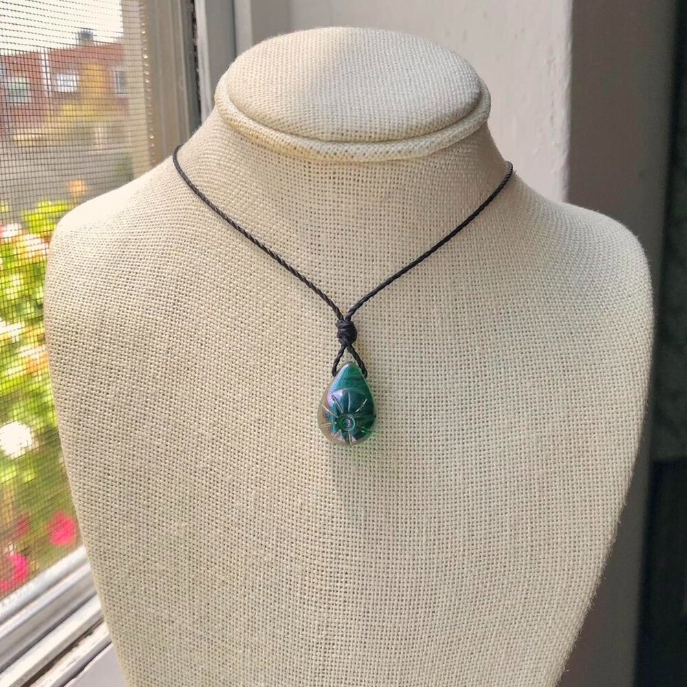 Green Iridescent Flower Sun Y2k Hippie Teardrop Pendant Necklace/Choker